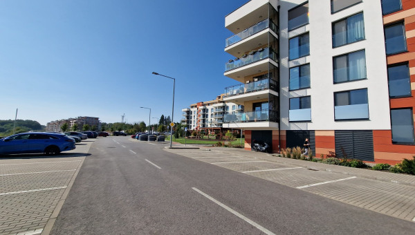 Pekný, nový byt s parkovacím miestom