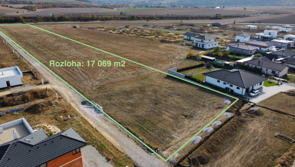 Stavebný pozemok v obci Svinia vhodný pre DEVELOPERA