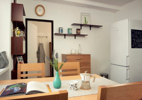 2- izbový byt, Štefánikova ulica, 70 m2, balkón, dvor