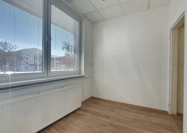 Kancelária s umývadlom 12,33m2 Kukučínova - Prenájom